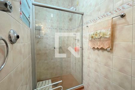 Banheiro de apartamento para alugar com 1 quarto, 35m² em São João, Porto Alegre