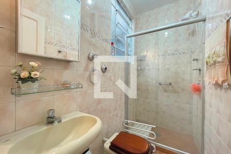 Banheiro de apartamento para alugar com 1 quarto, 35m² em São João, Porto Alegre