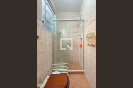 Banheiro de apartamento para alugar com 1 quarto, 35m² em São João, Porto Alegre