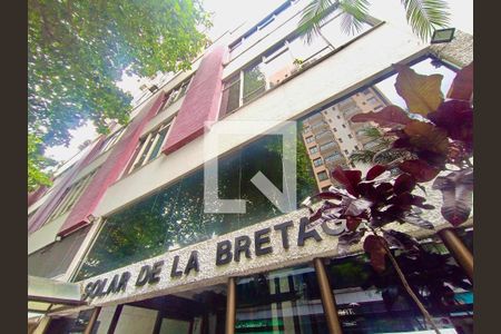 Apartamento para alugar com 104m², 3 quartos e 1 vagaFachada com cartaz QA.