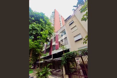 Apartamento para alugar com 104m², 3 quartos e 1 vagaFachada com cartaz QA.