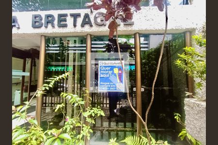 Apartamento para alugar com 104m², 3 quartos e 1 vagaFachada com cartaz QA.