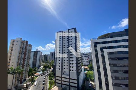 Vista da Sala de apartamento para alugar com 3 quartos, 134m² em Pituba, Salvador
