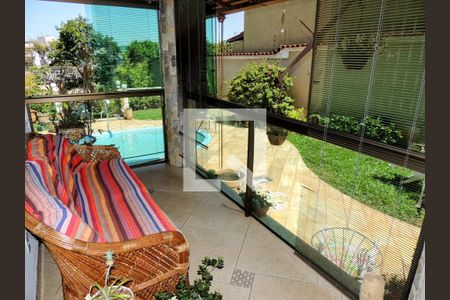 Casa à venda com 274m², 5 quartos e 4 vagasVaranda