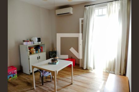 Casa à venda com 274m², 5 quartos e 4 vagasQuarto3