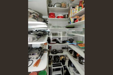 Casa à venda com 274m², 5 quartos e 4 vagasDespensa