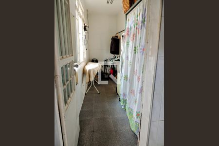 Casa à venda com 274m², 5 quartos e 4 vagasQuarto externo