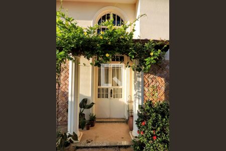 Casa à venda com 274m², 5 quartos e 4 vagasEntrada