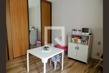 Casa à venda com 274m², 5 quartos e 4 vagasQuarto3