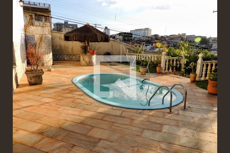 Casa à venda com 274m², 5 quartos e 4 vagasÁrea de piscina