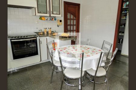 Casa à venda com 274m², 5 quartos e 4 vagasCozinha
