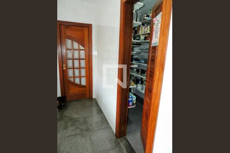 Casa à venda com 274m², 5 quartos e 4 vagasDespensa