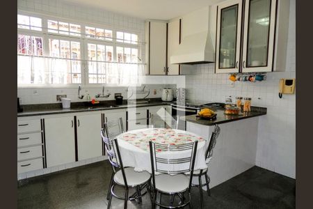 Casa à venda com 274m², 5 quartos e 4 vagasCozinha