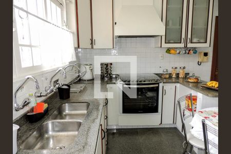 Casa à venda com 274m², 5 quartos e 4 vagasCozinha