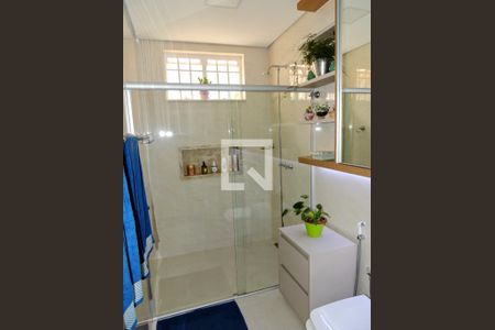 Casa à venda com 274m², 5 quartos e 4 vagasBanheiro suite1