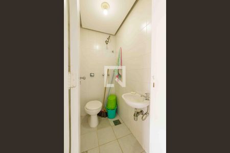 Apartamento para alugar com 205m², 4 quartos e 2 vagas Apartamento para alugar com 205m², 4 quartos e 2 vagasBanheiro de Serviço