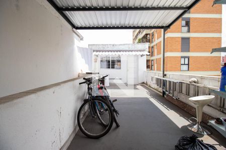 Casa à venda com 240m², 2 quartos e 1 vagaQuintal