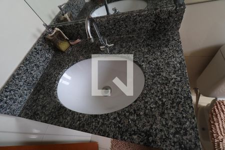 Casa à venda com 193m², 3 quartos e 4 vagasBanheiro da Suíte Master - Pia