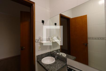 Casa à venda com 193m², 3 quartos e 4 vagasBanheiro da Suíte 2