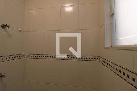 Casa à venda com 193m², 3 quartos e 4 vagasBanheiro da Suíte 2 - Box