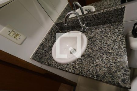 Casa à venda com 193m², 3 quartos e 4 vagasBanheiro da Suíte 2 - Pia