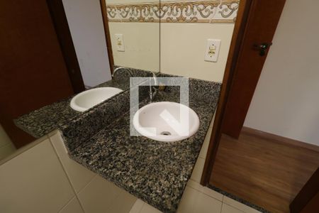 Casa à venda com 193m², 3 quartos e 4 vagasBanheiro da Suíte 1 - Pia