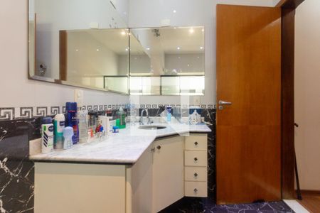 Casa à venda com 259m², 4 quartos e 3 vagasBanheiro do quarto 3