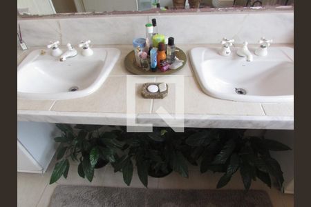 Casa para alugar com 740m², 3 quartos e 3 vagasBanheiro da Suíte 1