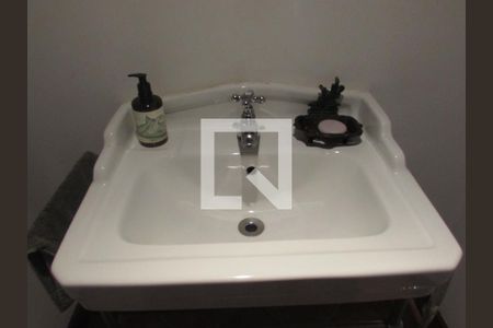 Casa para alugar com 740m², 3 quartos e 3 vagasBanheiro Social