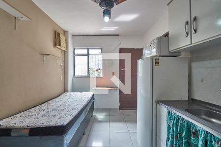 Quarto/ Cozinha  de kitnet/studio para alugar com 1 quarto, 25m² em Vila Isabel, Rio de Janeiro
