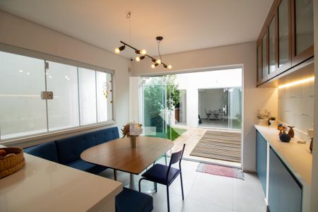 Casa à venda com 165m², 4 quartos e 1 vagaCopa