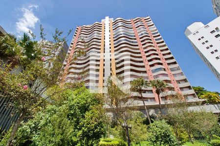 Apartamento à venda com 116m², 3 quartos e 2 vagas Apartamento à venda com 116m², 3 quartos e 2 vagasFachada