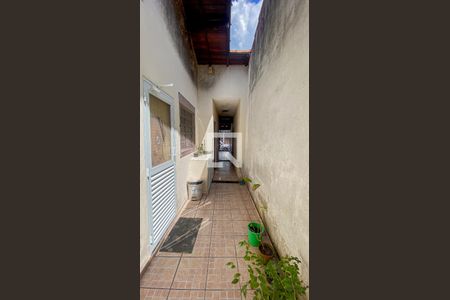 Casa à venda com 125m², 3 quartos e 2 vagasCorredor - Quintal