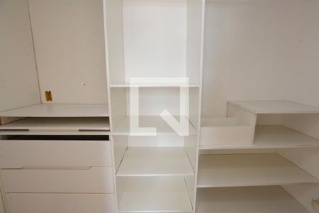 Apartamento à venda com 138m², 3 quartos e 2 vagas Apartamento à venda com 138m², 3 quartos e 2 vagasCloset