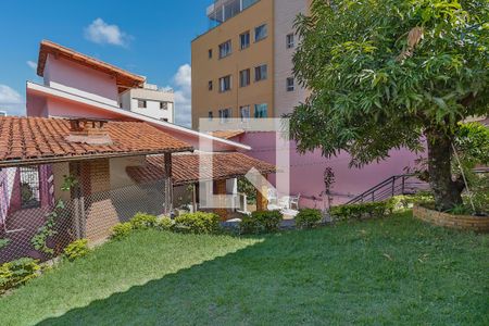 Casa à venda com 360m², 5 quartos e 3 vagasQuintal