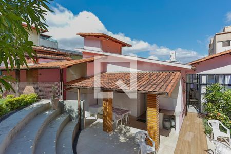 Casa à venda com 360m², 5 quartos e 3 vagasQuintal