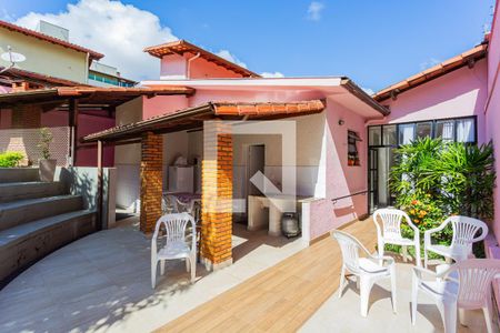 Casa à venda com 360m², 5 quartos e 3 vagasQuintal