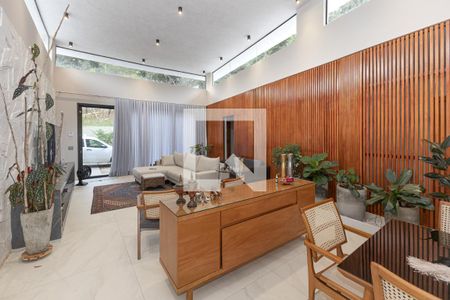 Sala de TV de casa de condomínio à venda com 4 quartos, 320m² em Vila Castela, Nova Lima