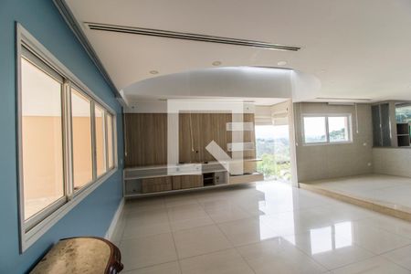 Sala de TV de casa de condomínio à venda com 4 quartos, 400m² em Parque Sinai, Santana de Parnaíba