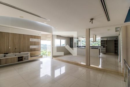 Sala de TV de casa de condomínio à venda com 4 quartos, 400m² em Parque Sinai, Santana de Parnaíba