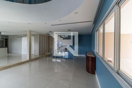 Casa de condomínio à venda com 400m², 4 quartos e 6 vagasSala de TV