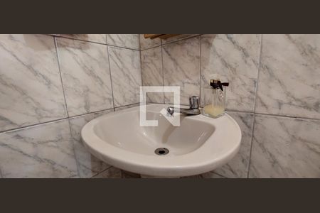 Casa à venda com 100m², 3 quartos e 1 vaga Casa à venda com 100m², 3 quartos e 1 vagaBanheiro 1