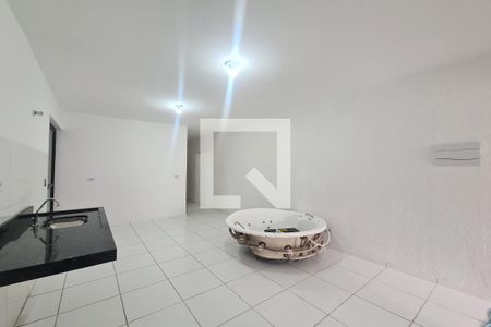 Sala e Cozinha de casa para alugar com 2 quartos, 124m² em Vila Antonieta, São Paulo