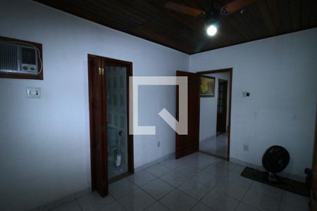 Casa à venda com 135m², 4 quartos e 6 vagasQuarto 4- Suíte
