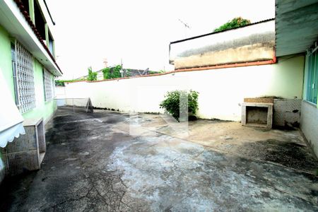 Casa à venda com 135m², 4 quartos e 6 vagasÁrea comum - Quintal e Garagem