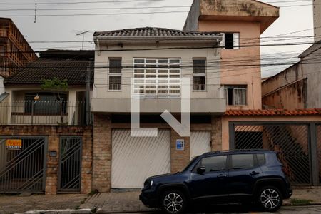 Casa à venda com 250m², 4 quartos e 3 vagas Casa à venda com 250m², 4 quartos e 3 vagasFachada