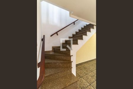 Escada de casa para alugar com 4 quartos, 200m² em Sacomã, São Paulo