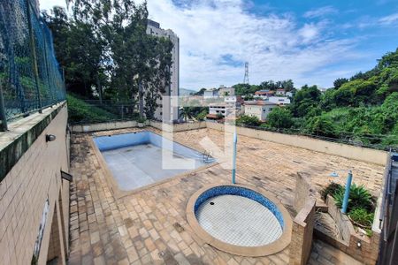 Apartamento à venda com 60m², 2 quartos e 1 vaga Apartamento à venda com 60m², 2 quartos e 1 vagaÁrea comum - Piscina
