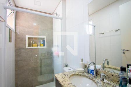 Apartamento à venda com 59m², 2 quartos e 2 vagasBanheiro do quarto 1