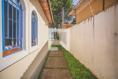 Casa à venda com 210m², 3 quartos e 3 vagas Casa à venda com 210m², 3 quartos e 3 vagasCorredor Lateral